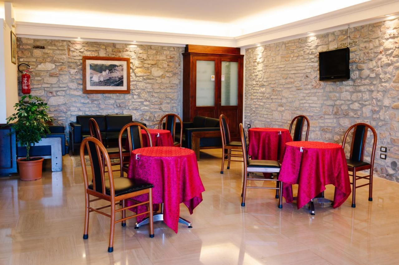 Hotel Il Castello Assisi Exterior photo